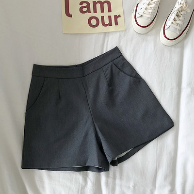 Stílusos női rövidnadrág zsebekkel, négy színben