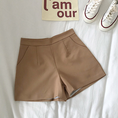 Stílusos női rövidnadrág zsebekkel, négy színben