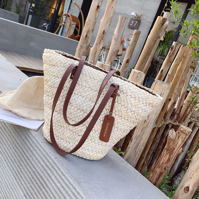 Geanta de dama eleganta tricotata de culoare bej