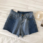 Pantaloni scurți de damă din denim cu buzunare în albastru