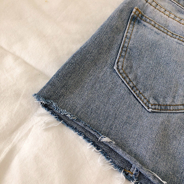 Pantaloni scurți de damă din denim cu buzunare în albastru