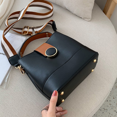 Fém rögzítős női táskák hosszú és rövid füllel