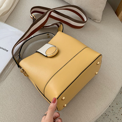 Fém rögzítős női táskák hosszú és rövid füllel