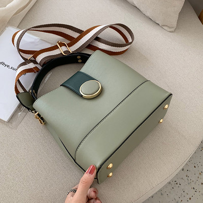 Fém rögzítős női táskák hosszú és rövid füllel