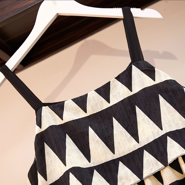 Rochie de dama moderna model asimetric cu bretele subtiri de culoare neagra