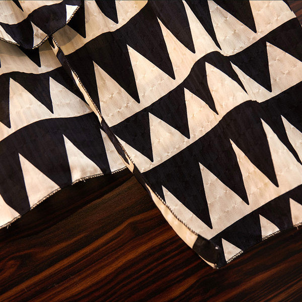 Rochie de dama moderna model asimetric cu bretele subtiri de culoare neagra