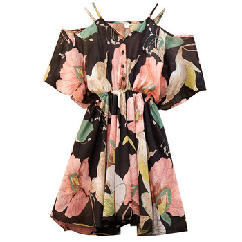 Elegáns női ruha vékony pántokkal, leesett ujjakkal, fekete színben