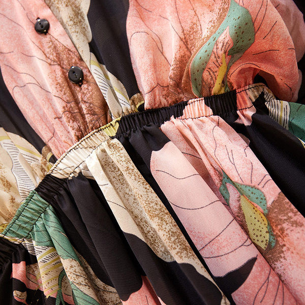 Elegáns női ruha vékony pántokkal, leesett ujjakkal, fekete színben