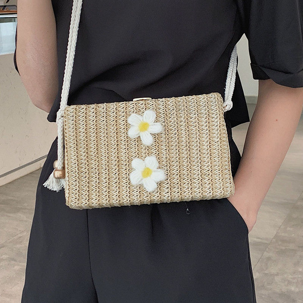 Geanta dama HIT tricotata cu inchidere metalica si decor floral - doua modele