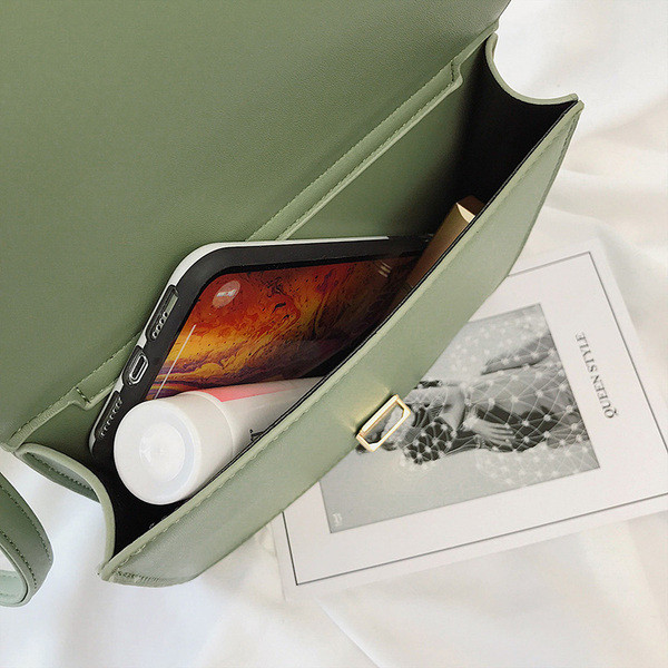 Geanta de dama moderna cu maner lung si metalic