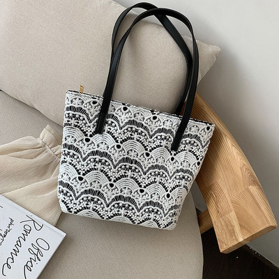 Geanta de dama cu dantela in bej si negru