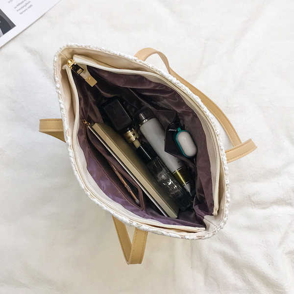 Geanta de dama cu dantela in bej si negru