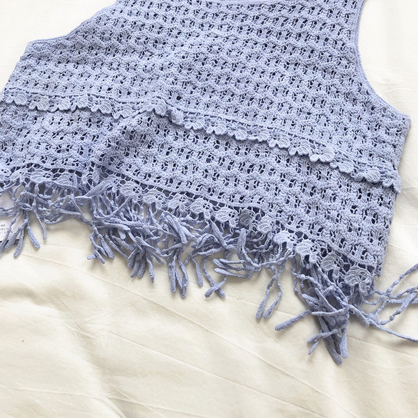 Maieu modern de damă cu franjuri în alb și albastru