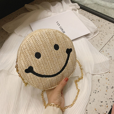 ÚJ női táska kerek formában és hímzéssel