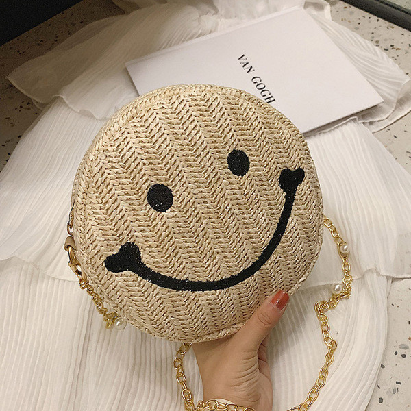 ÚJ női táska kerek formában és hímzéssel