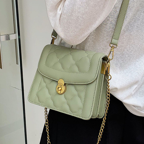 Geanta de dama eleganta cu decor metalic in patru culori