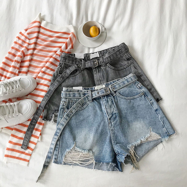Pantaloni scurți de damă din denim cu curea în două culori