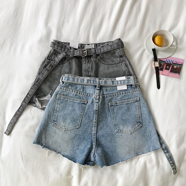 Pantaloni scurți de damă din denim cu curea în două culori