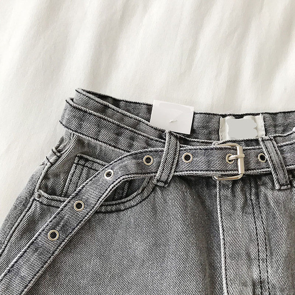 Pantaloni scurți de damă din denim cu curea în două culori