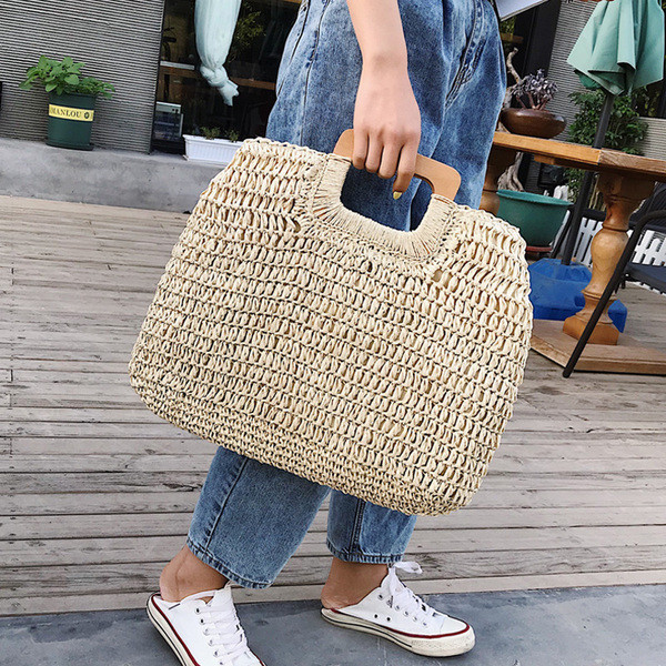 Geanta tricotata cu maner scurt in doua culori