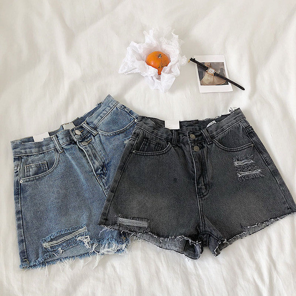 Pantaloni scurți moderni de damă din denim cu motive rupte în două culori