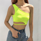 Maieu scurt de damă cu o curea de culoare galbenă