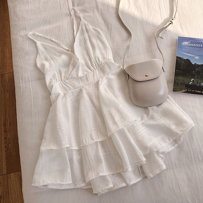 Stílusos női ruha vékony pántokkal és V-nyakkal több színben