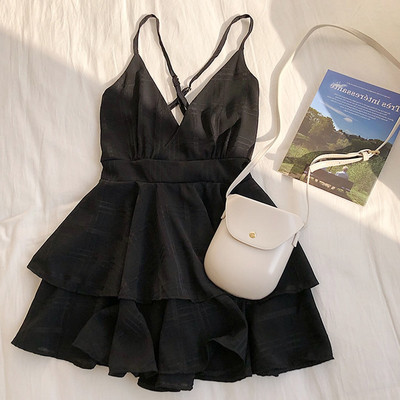 Stílusos női ruha vékony pántokkal és V-nyakkal több színben