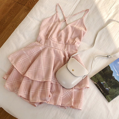 Stílusos női ruha vékony pántokkal és V-nyakkal több színben