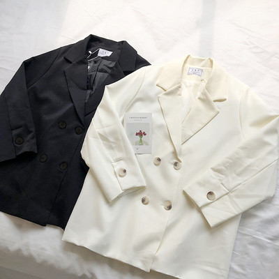 Стилно дамско сако с двойно закопчаване в черен и бял цвят