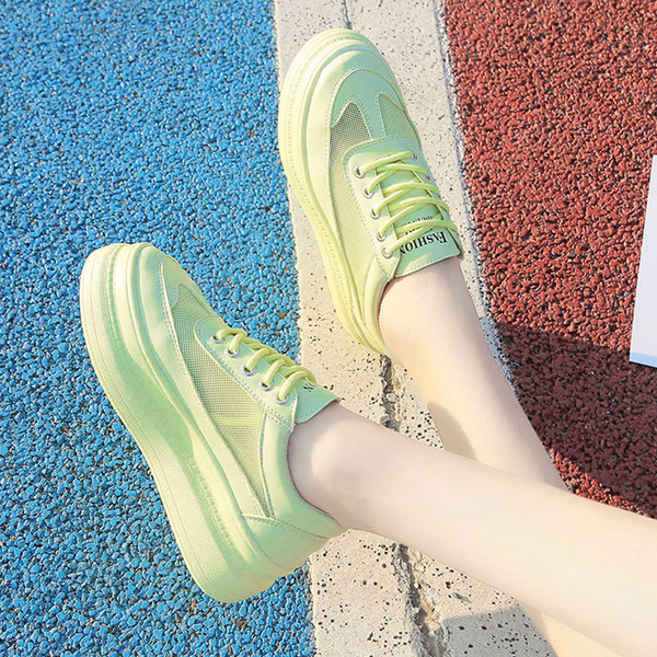 Γυναικεία πάνινα παπούτσια  με κορδόνια  σε λευκό και πράσινο χρώμα