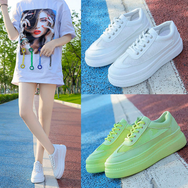 Γυναικεία πάνινα παπούτσια  με κορδόνια  σε λευκό και πράσινο χρώμα