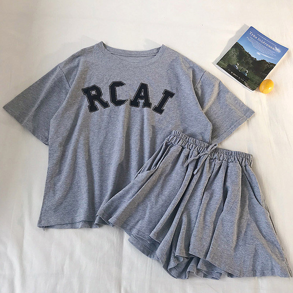 Αθλητικό-casual γυναικείο σύνολο από δύο κομμάτια σε τρία χρώματα