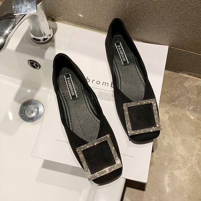 Pantofi moderni de dama cu decor metalic in negru si argintiu