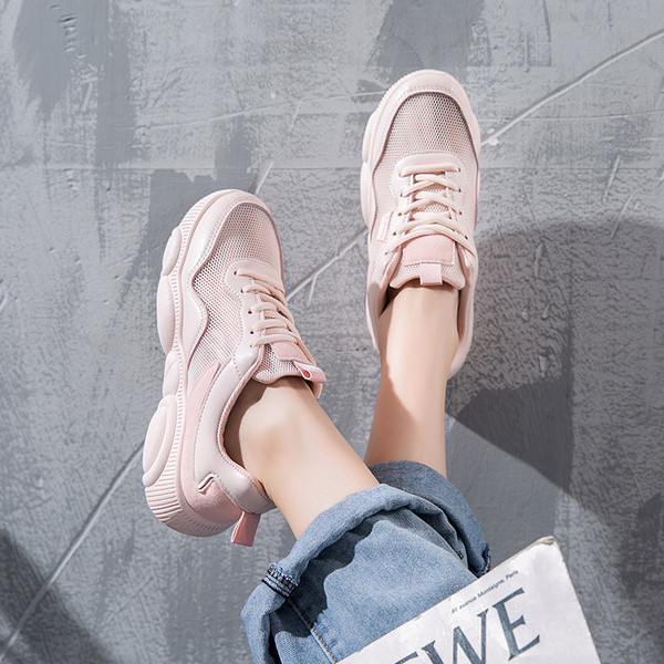 Μοντέρνα γυναικεία αθλητικά παπούτσια σε ροζ και μπεζ χρώμα