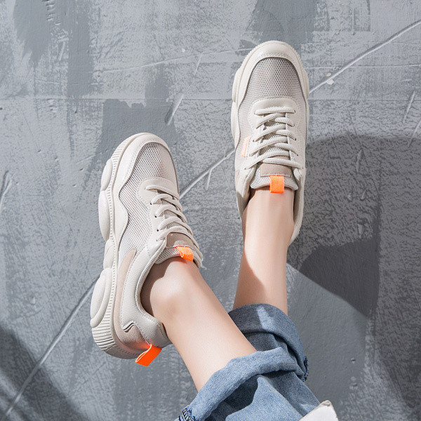 Μοντέρνα γυναικεία αθλητικά παπούτσια σε ροζ και μπεζ χρώμα