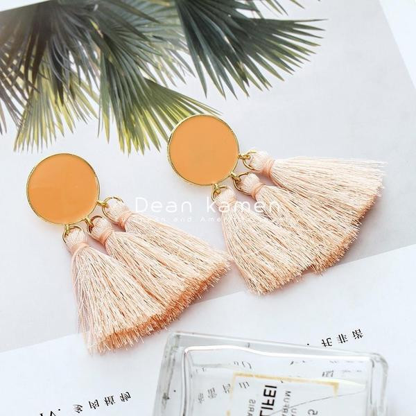 Cercei moderni de dama cu element ciucuri in mai multe culori