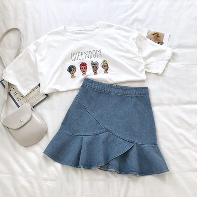 Modern női farmerszoknya szabású modell kék színben