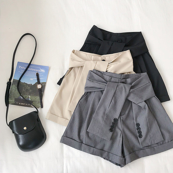 Stílusos női rövidnadrág magas derékkal, három színben