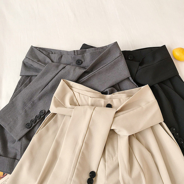 Stílusos női rövidnadrág magas derékkal, három színben