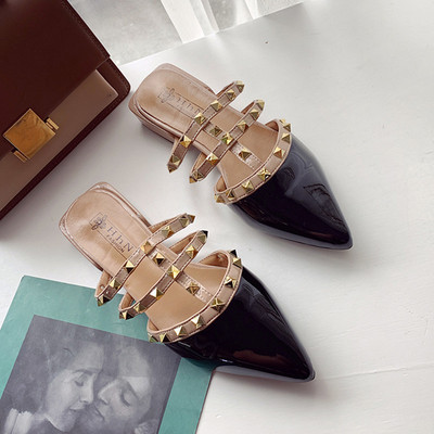 Papuci de dama stilati model ascutit cu elemente metalice in doua culori