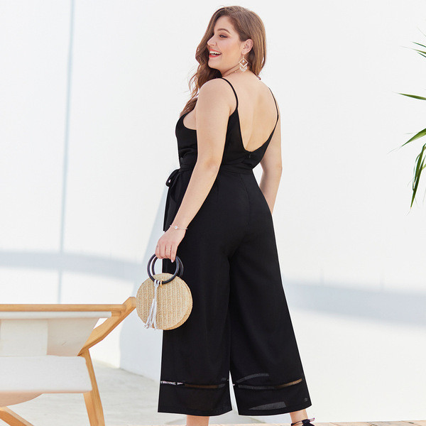 Κομψές γυναικείες φόρμες με V-λαιμό σε μαύρο χρώμα