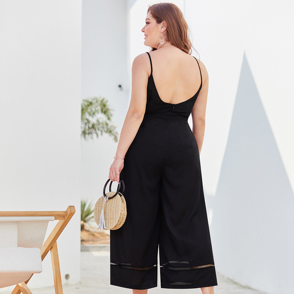 Κομψές γυναικείες φόρμες με V-λαιμό σε μαύρο χρώμα