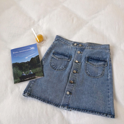 Modern női farmerszoknya fekete és kék gombokkal