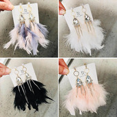 Stílusos női fülbevaló színes tollakkal és kövekkel több színben