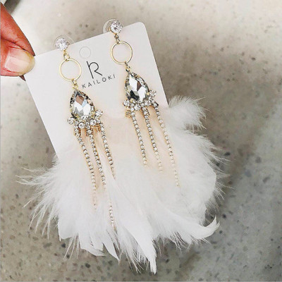 Stílusos női fülbevaló színes tollakkal és kövekkel több színben
