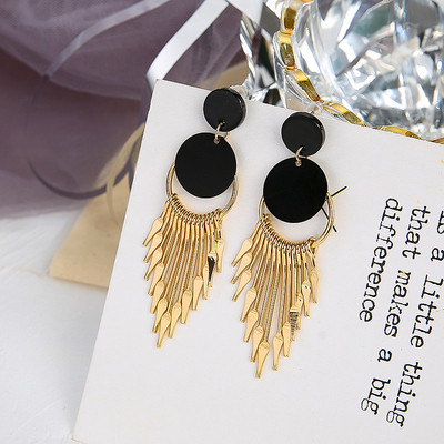 Modern női fülbevaló akasztós motívumokkal