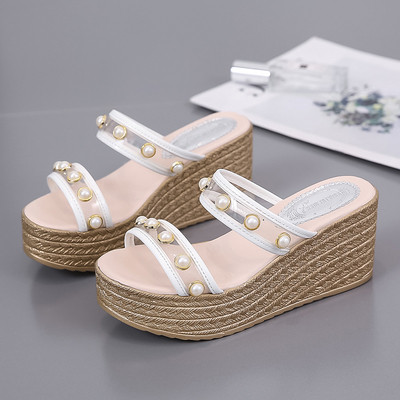 Papuci moderni de dama cu perle si platforma in alb-negru