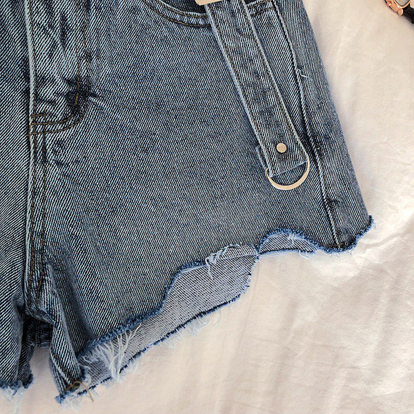 Női rövidnadrág három színben, fém elemmel