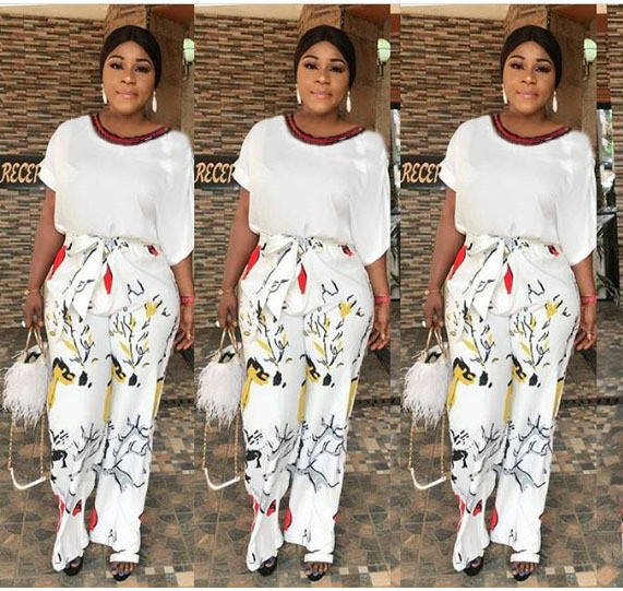 Νέο μοντέλο γυναικείο σύνολο  μπλούζα και παντελόνια σε διάφορα χρώματα